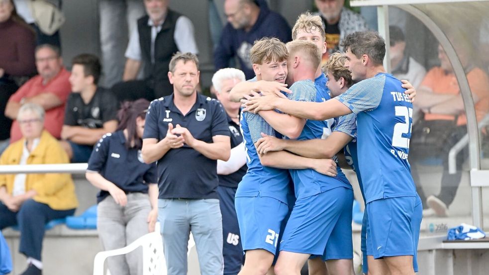 Der TuS Esens hatte in dieser Saison bereits reichlich Grund zum Jubeln. Gegen Aurich glückten gleich 13 Treffer in einem Spiel. Archivfoto: Jens Doden/Blomberg