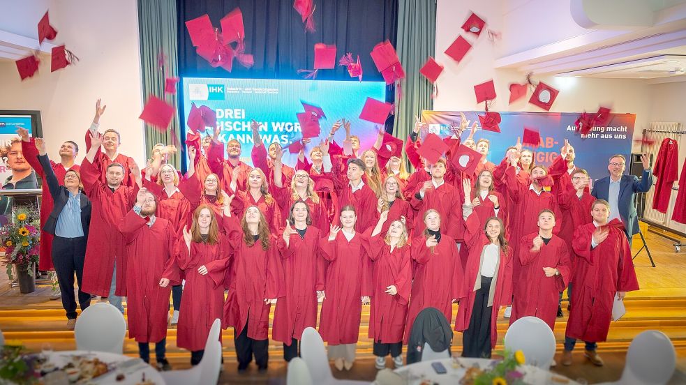 Sie sind die Besten ihres Fachs: 44 Azubis sind von der IHK der Region Osnabrück-Emsland-Grafschaft Bentheim ausgezeichnet worden. Foto: IHK/Helmut Kramer