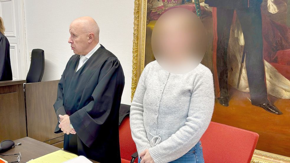 Die angeklagte Schaustellerin wird von Rechtsanwalt Arnold Eilers verteidigt. Foto: Daniel Noglik