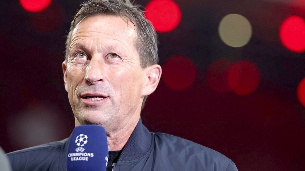 Roger Schmidt, Head of Global Soccer Red Bull, ist erstmals in neuer Funktion bei einem Spiel in Leipzig. Foto: Jan Woitas/dpa