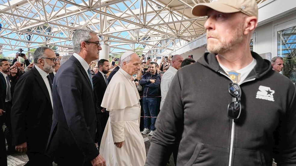 Bei dem Pontifex war ein Lungenknoten entdeckt worden. Foto: Alessandra Tarantino/AP/dpa