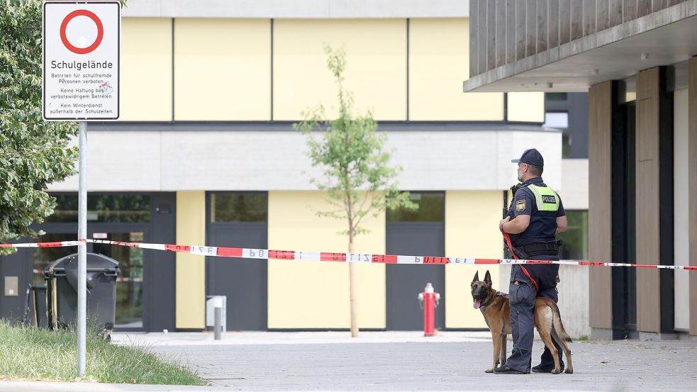 Bei dem Angriff am Welfen-Gymnasium waren zwei 13 Jahre alte Schülerinnen schwer verletzt worden. (Archivbild) Foto: Karl-Josef Hildenbrand/dpa