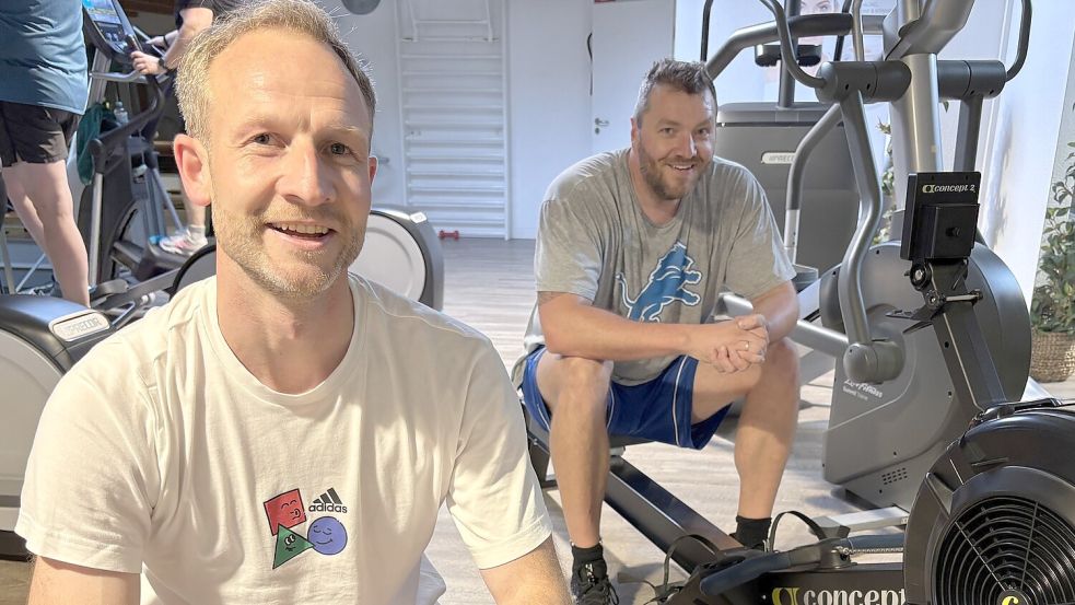 Hauke Farny (vorne) und Dennis Schlagenwerth bereiten sich seit Monaten auf den Hyrox-Wettkampf vor. Foto: Rebecca Kresse