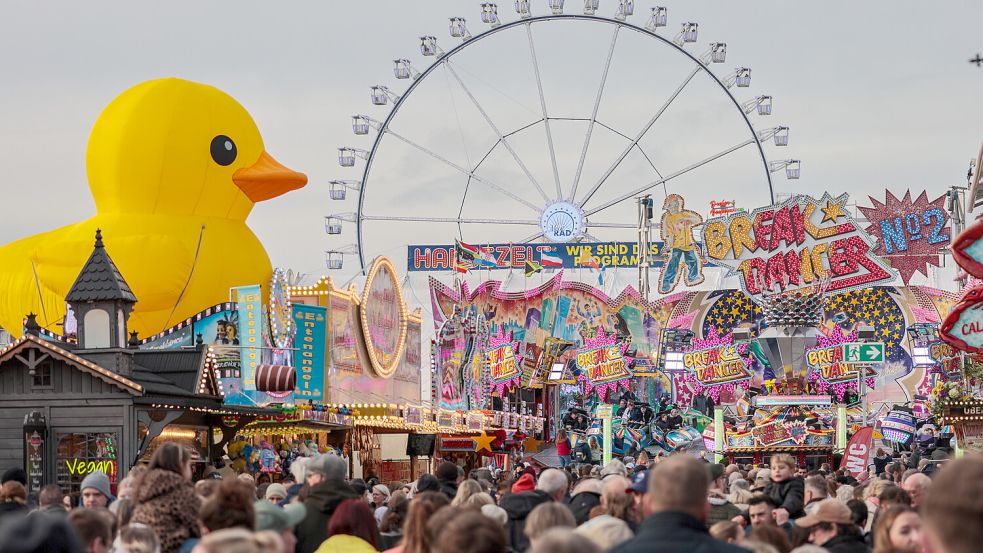 Ab dem 16. Oktober lockt der Freimarkt für rund zwei Wochen auf die Bremer Bürgerweide. Foto: Focke Strangmann / dpa