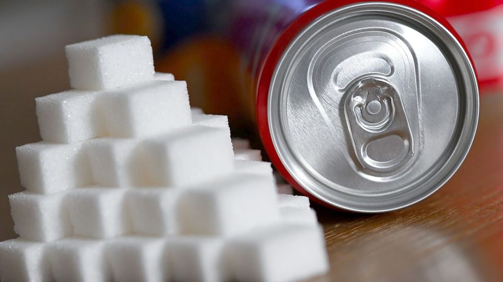 Die Zuckersteuer soll auf Getränke mit zugesetztem Zucker anfallen. (Illustration) Foto: Sven Hoppe/dpa