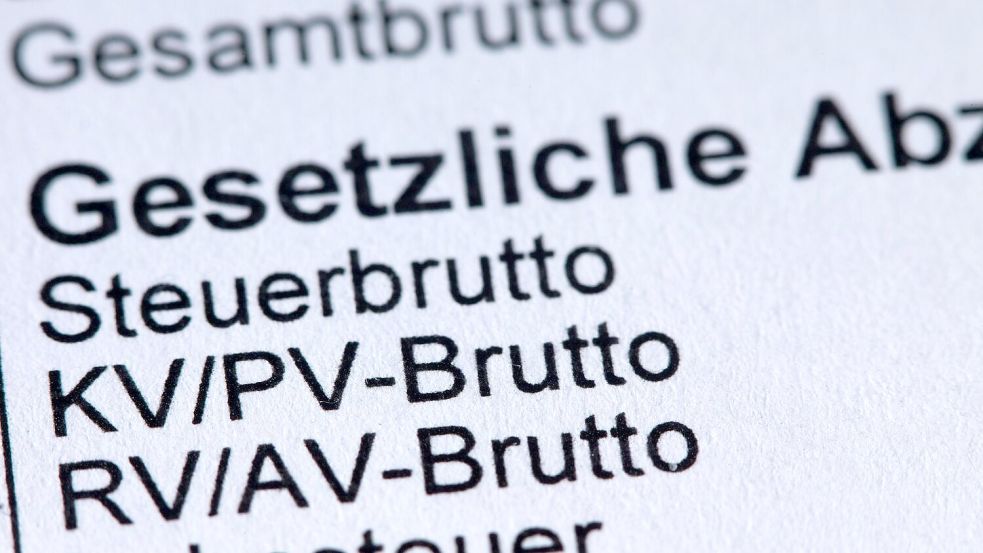Expertinnen und Experten haben geschätzt, wie viel Geld die Krankenversicherung von den Beitragszahlenden braucht. (Symbolfoto) Foto: Jens Büttner/dpa