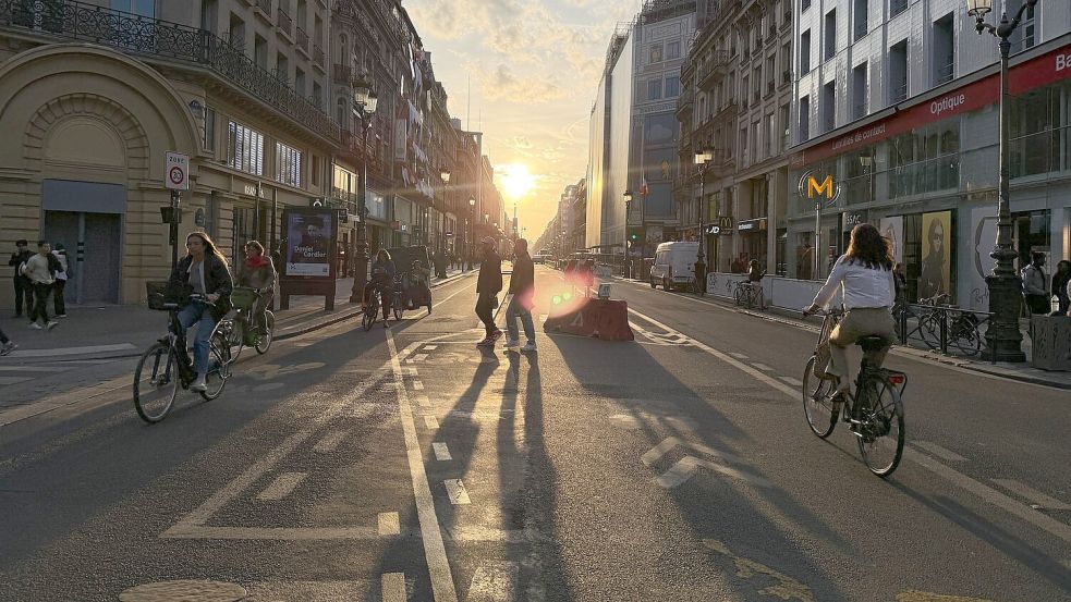 Paris investiert Millionensummen in den Ausbau des Radwegenetzes. (Archivbild) Foto: Rachel Boßmeyer/dpa