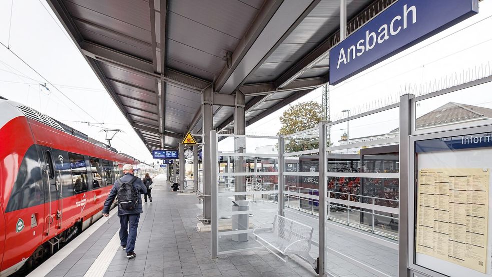 Das Verkehrsbündnis Allianz pro Schiene e.V. hat den Bahnhof Ansbach zum Bahnhof des Jahres 2026 gekürt. Foto: Daniel Karmann/dpa