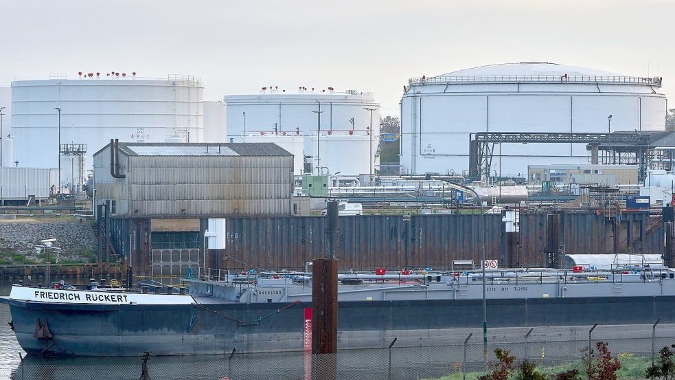 Über Rhein und Main kommt nur noch wenig Kerosin an den Frankfurter Flughafen.  Foto: Thomas Frey/dpa