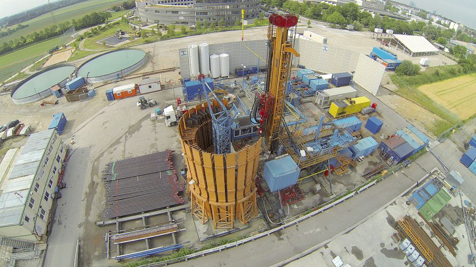 So in etwa kann man sich eine Bohrstelle für Geothermie vorstellen, wie dieses Bild vom Festland zeigt. Foto: Daldrup & Söhne AG