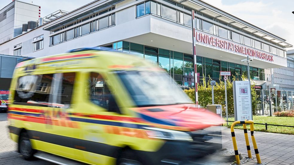 Rettungsdienste und Notaufnahmen sind oft überlastet, nun soll eine Reform helfen. (Symbolfoto) Foto: Jens Büttner/dpa