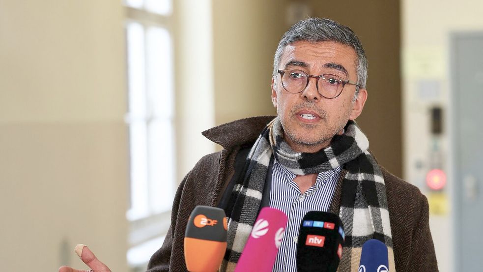Der Anwalt des Hauptangeklagten, Shahryar Ebrahim-Nesbat, spricht dagegen von einem politisch motivierten Urteil. Foto: Christian Charisius/dpa