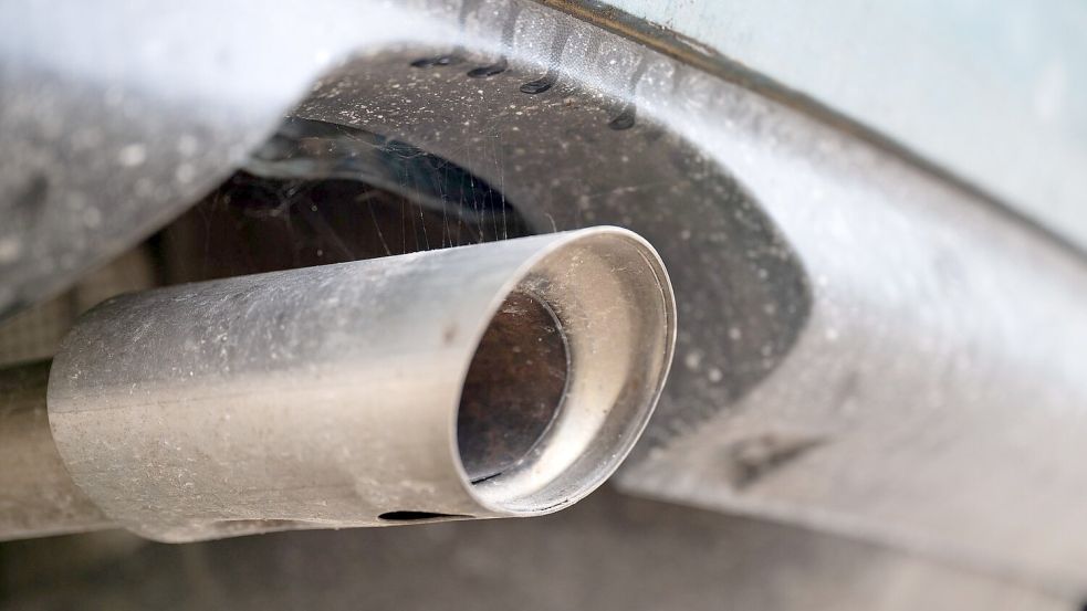 Ursprünglich war beschlossen worden: Neuwagen in der EU ab 2035 sollen im Betrieb kein klimaschädliches Kohlenstoffdioxid (CO2) mehr ausstoßen dürfen. Das soll sich ändern. (Symbolbild) Foto: Sebastian Kahnert/dpa