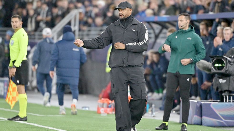 Sieht sein Team nicht weit von Topform entfernt: Bayern-Trainer Kompany (Archivbild) Foto: Peter Kneffel/dpa