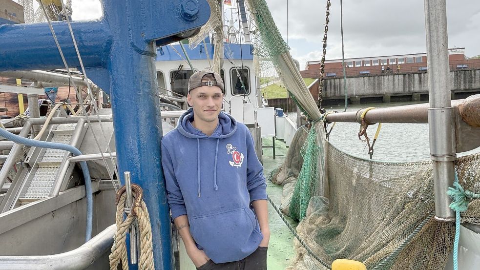 Silas Caspers ist Fischer in mindestens fünfter Generation. Sein Kutter "Gerda-Bianka" liegt im Hafen von Dornumersiel. Foto: Susanne Ullrich