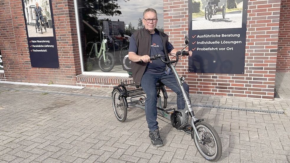 Peter Klaassen setzt mit seiner Firma Franz de Vries in Grimersum neuerdings auf Dreiräder für Erwachsene. Foto: Hannah Weiden