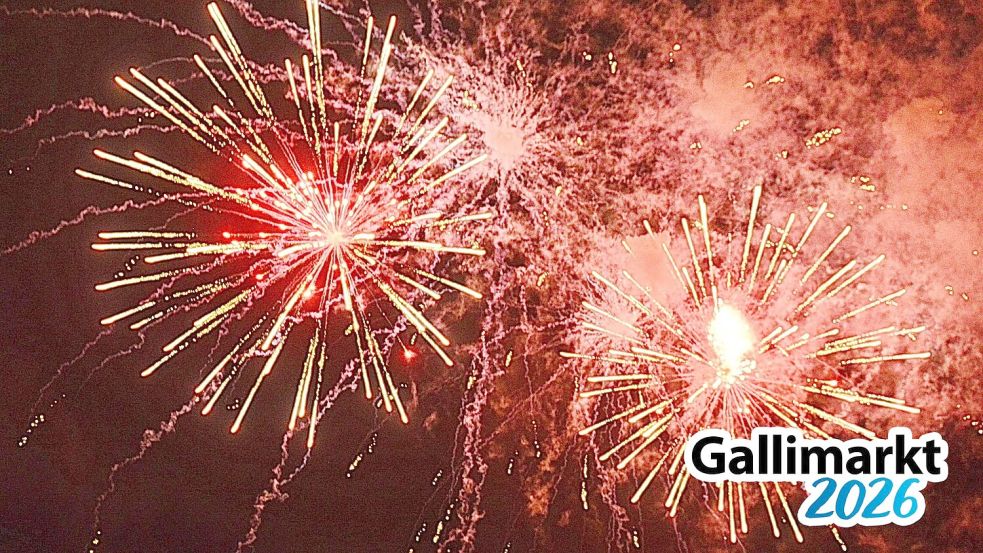 Am Freitagabend leuchtete der Leeraner Hafen wieder bunt auf – es gab das traditionelle Gallimarkt-Feuerwerk. Foto: Bodo Wolters