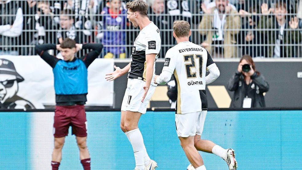 Maximilian Rohr (l) jubelt über sein Tor zum 3:0 für Elversberg Foto: Uwe Anspach/dpa