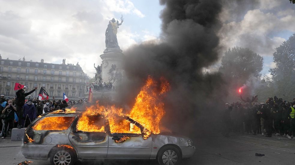 Der frankreichweite Protesttag wurde von schweren Ausschreitungen begleitet. Foto: Thibault Camus/AP/dpa