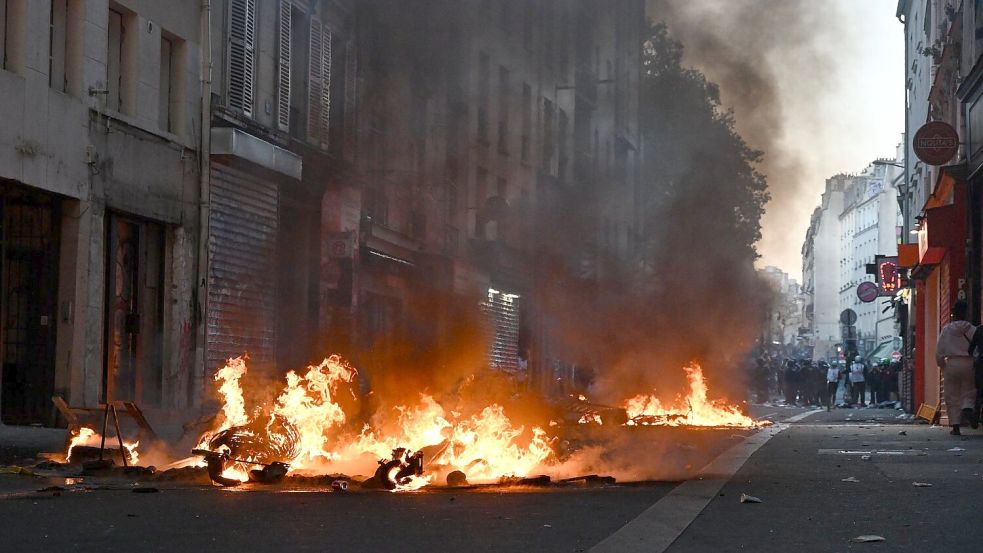 Erneut kommt es in Paris zu Zusammenstößen zwischen Randalierern und der Polizei. Foto: Emma Da Silva/AP/dpa