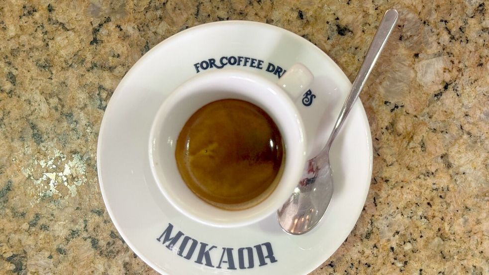 Der Preis für eine „tazzina di caffè“ ist hier seit einem Vierteljahrhundert unverändert. Foto: Christoph Sator/dpa