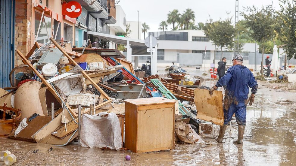 Die Aufräumarbeiten sind noch lange nicht zu Ende. Foto: Rober Solsona/EUROPA PRESS/dpa