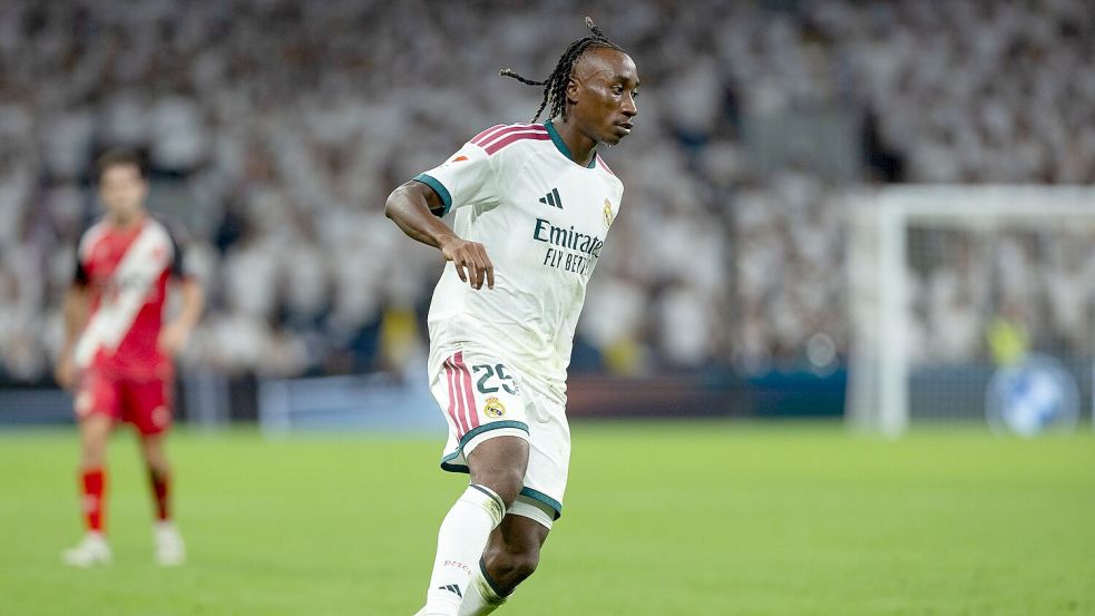 Der ehemalige Leipziger Yan Diomande wird bei Real Madrid immer besser. Hat laut Trainer aber noch einiges zu lernen. (Archivbild) Foto: Ruben Albarran/ZUMA Press Wire/dpa