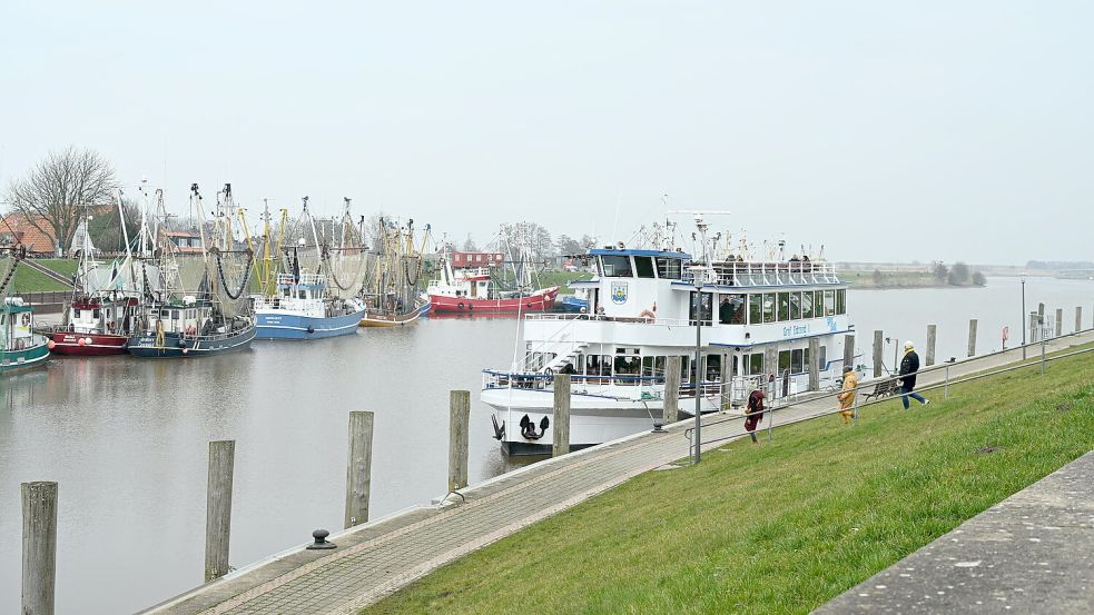 Die „Graf Edzard“ gehört für viele zum Greetsieler Hafen dazu. Das könnte sich bald ändern. Foto: Heinz Wagenaar/Archiv