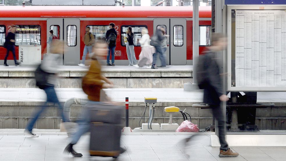 Mit dem Handy einchecken und nach der Fahrt wieder auschecken: So könnte ein neues Angebot für Gelegenheitsfahrer aussehen. Foto: Imago/Christoph Hardt