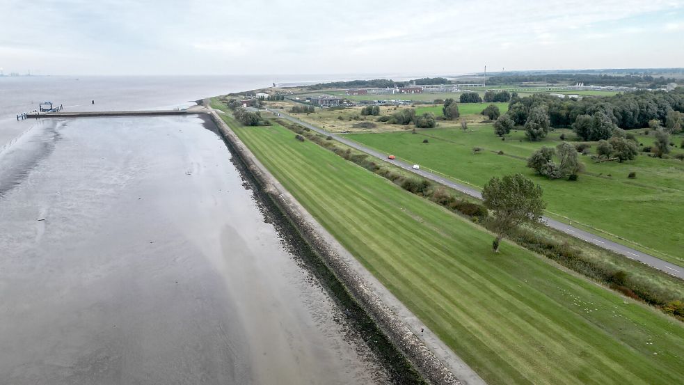 Blick auf das Gelände, wo der zukünftige Marinestützpunkt entstehen soll. Foto: Lars Penning/dpa