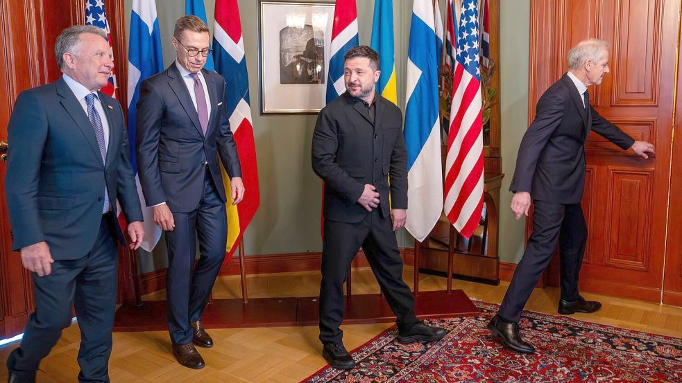 Trafen sich in Oslo (von links): US-Unterhändler Steve Witkoff, Finnlands Präsident Alexander Stubb, der ukrainische Präsident Wolodymyr Selensky und Norwegens Regierungschef Jonas Gahr Støre.  Foto: Heiko Junge/Pool NTB/AP/dpa