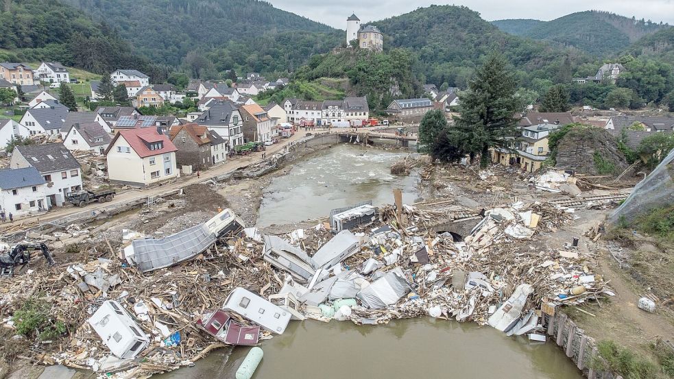 Die Flutkatastrophe sorgte im Ahrtal für massive Verwüstung und Zerstörung. Mindestens 135 Menschen kamen ums Leben. (Archivbild) Foto: Boris Roessler/dpa