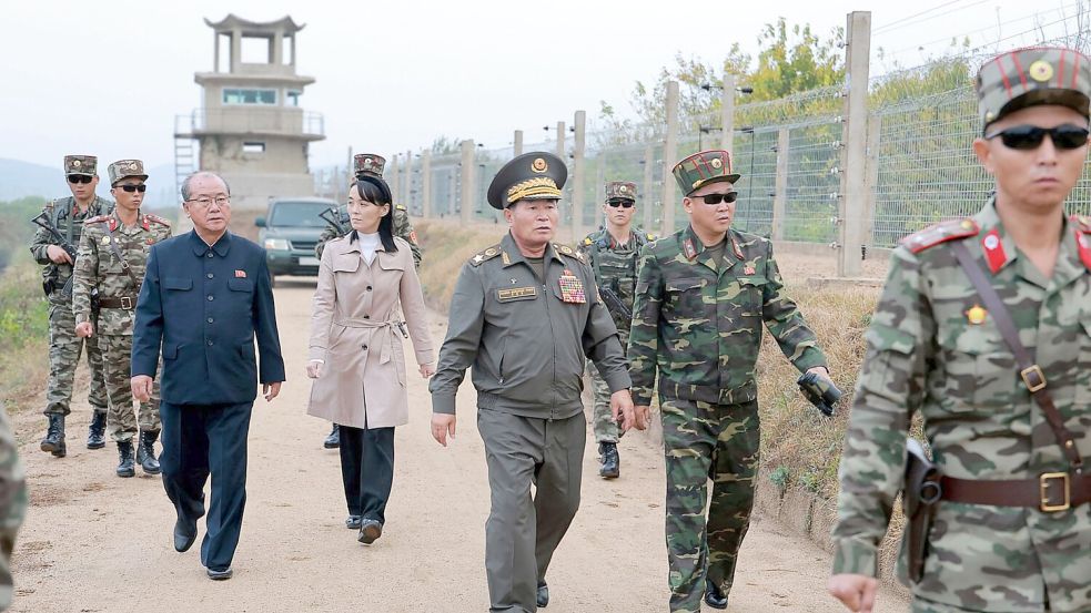Kim Yo Jong, Schwester von Machthaber Kim Jong Un, hat am Mittwoch die innerkoreanische Grenze inspiziert Foto: Uncredited/KCNA via KNS/AP/dpa
