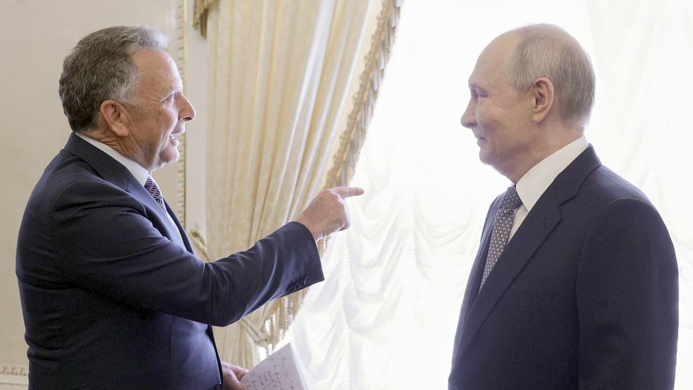 Kremlchef Wladimir Putin (r) und der US-Unterhändler Steve Witkoff haben mehr als drei Stunden lang über Vorschläge für eine Friedenslösung im russischen Angriffskrieg gegen die Ukraine gesprochen. Foto: Gavriil Grigorov/Pool Sputnik Kremlin/AP/dpa