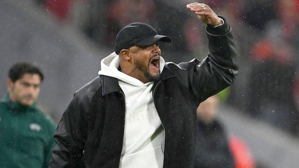 Bayern-Trainer Vincent Kompany war nach seinem Infekt an der Linie zurück. Foto: Sven Hoppe/dpa