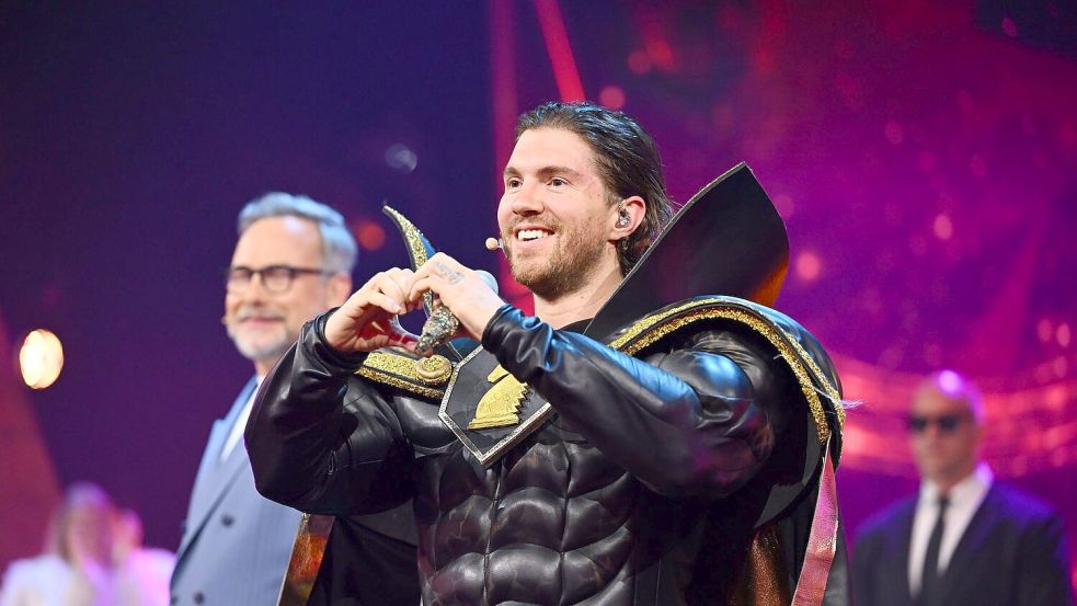 Joey Heindle wirkte zufrieden mit seinem dritten Platz im Finale von „The Masked Singer“. Foto: -/Joyn/Willi Weber/dpa