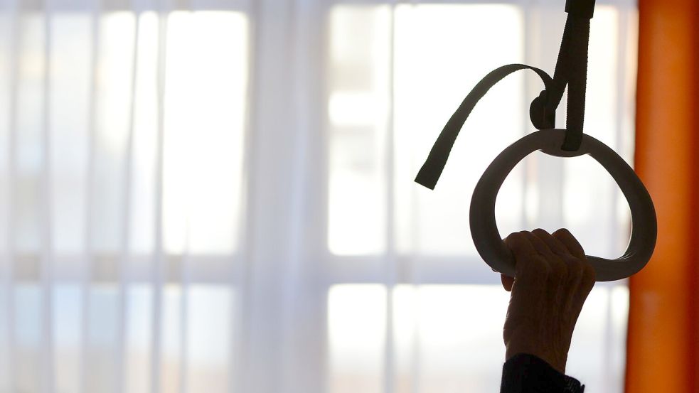 Eine neue medizin-ethische Leitlinie soll helfen, auch über bestehende andere Handlungsoptionen aufzuklären, wenn Menschen in existenzieller Not über einen assistierten Suizid nachdenken. (Symbolfoto) Foto: picture alliance / dpa