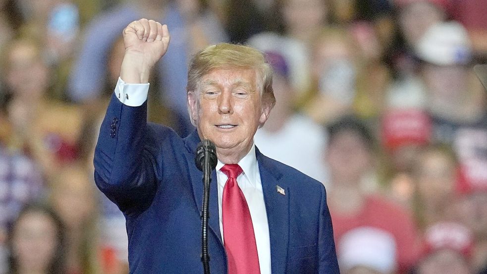 Trump feierte die Gewalt gegen Störer seiner Rede. Foto: Mike Stewart/AP/dpa