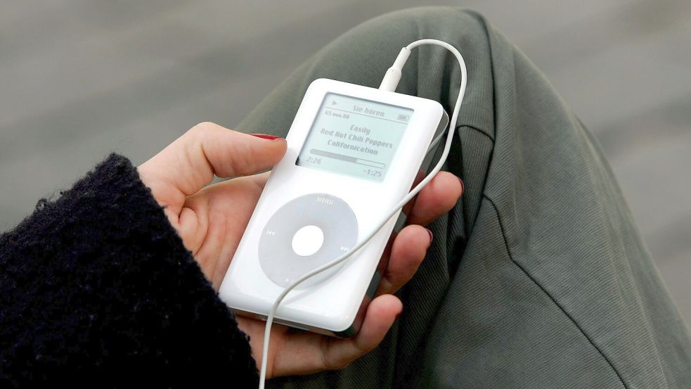 Mit 1.000 Songs auf einer Festplatte ließ der iPod ganze Musiksammlungen mitnehmen. (Archivbild) Foto: picture alliance / dpa