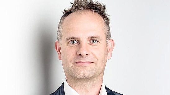 Als Senior-Projektleiter bei Prognos verbindet Christian Schoon Zukunftsforschung mit strategischer Beratung. Foto: Koroll
