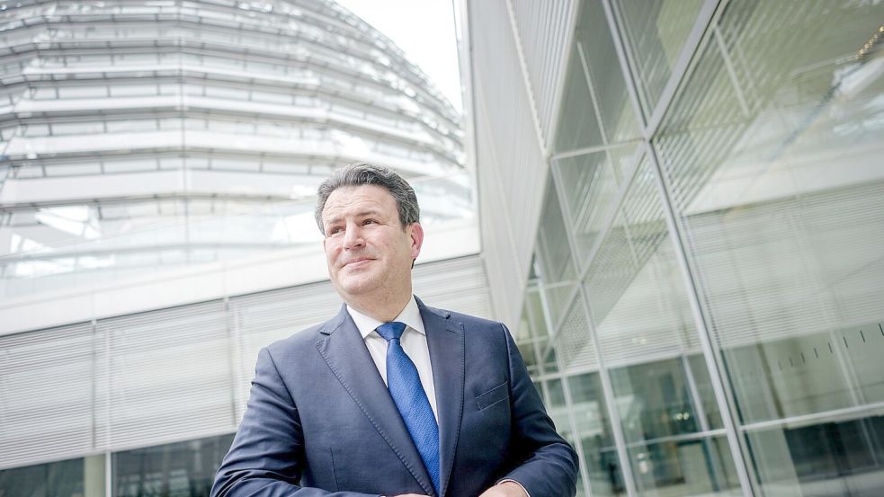 Hubertus Heil, heute einfacherer Abgeordneter im Bundestag, denkt über eine Kandidatur für den Vorsitz seiner Partei nach. (Archivbild)  Foto: Kay Nietfeld/dpa