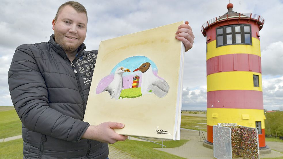 Sven Schetzberg ist Asperger-Autist und Maler. Eines seiner liebsten Motive: der Pilsumer Leuchtturm in der Krummhörn. Foto: Klaus Ortgies/Archiv