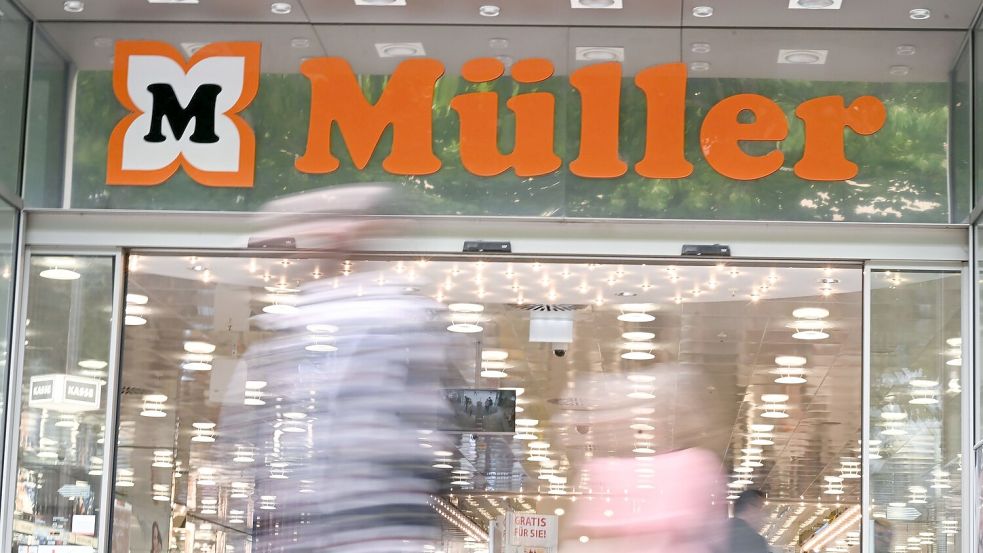 Drogeriemarktkette Müller beschäftigt rund 35.500 Menschen. (Archivbild) Foto: Bernd Weißbrod/dpa