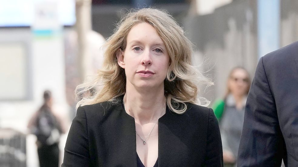 Eine Dokumentation über die ehemalige Theranos-Chefin Elizabeth Holmes kommt im Dezember nach Deutschland. (Archivbild) Foto: Jeff Chiu/AP/dpa