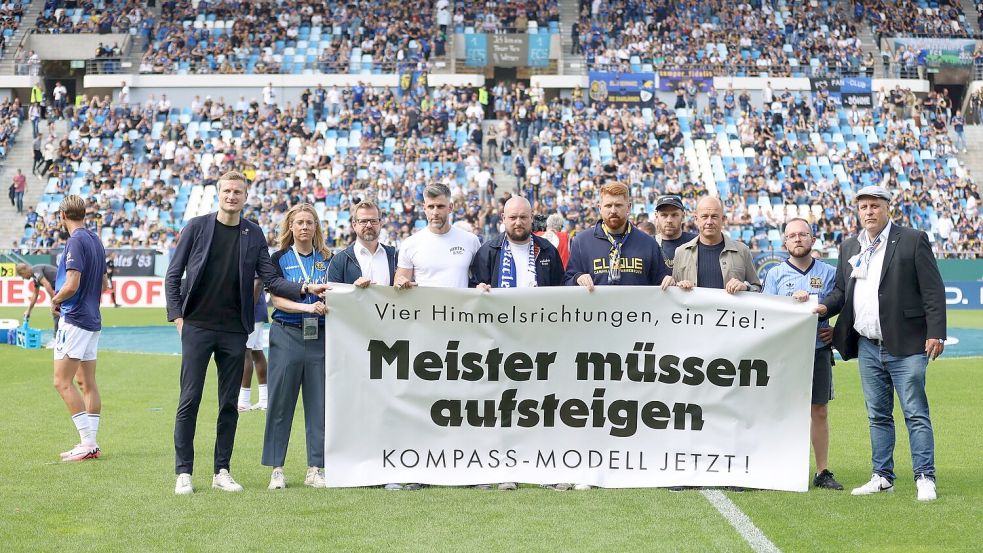 Der Deutsche Fußball-Bund favorisiert das sogenannte Kompass-Modell, mit dem eine Regionalliga-Reform bewältigt werden soll. (Archivbild) Foto: Fabian Kleer/dpa