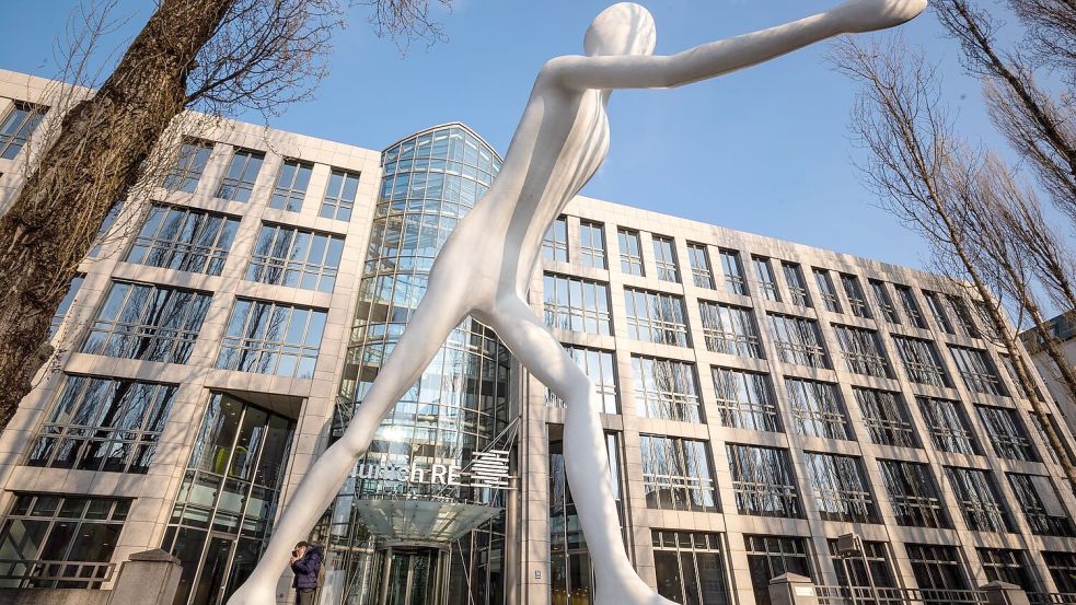 Der Rückversicherer Munich Re erwartet mehr Gewinn im laufenden Jahr. (Archivbild) Foto: Peter Kneffel/dpa