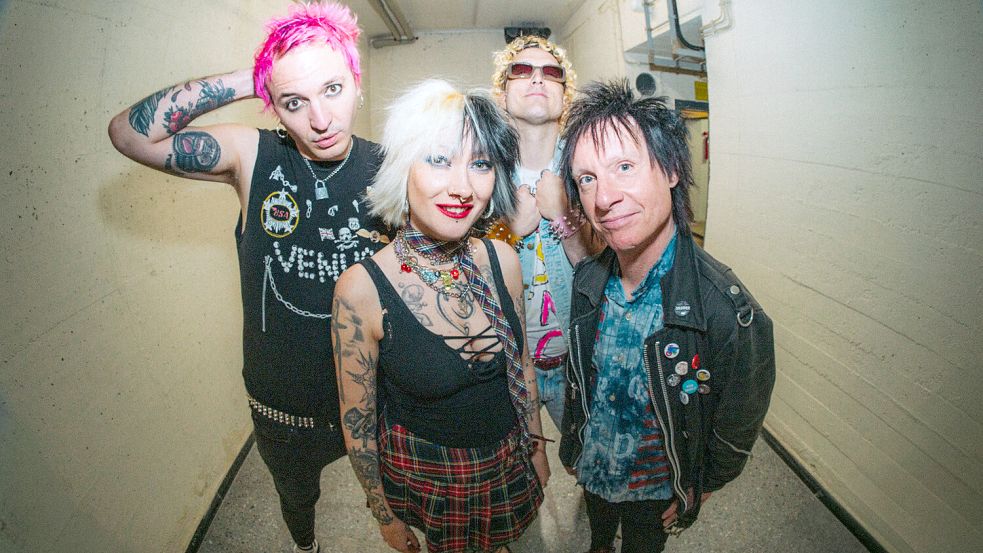 Die Band Erection kommt auf ihrer Tour nach Leer. Beim neuesten Album ist auch Vom Ritchie, Schlagzeuger der Toten Hosen (rechts), mit dabei. Foto: Matt Chec
