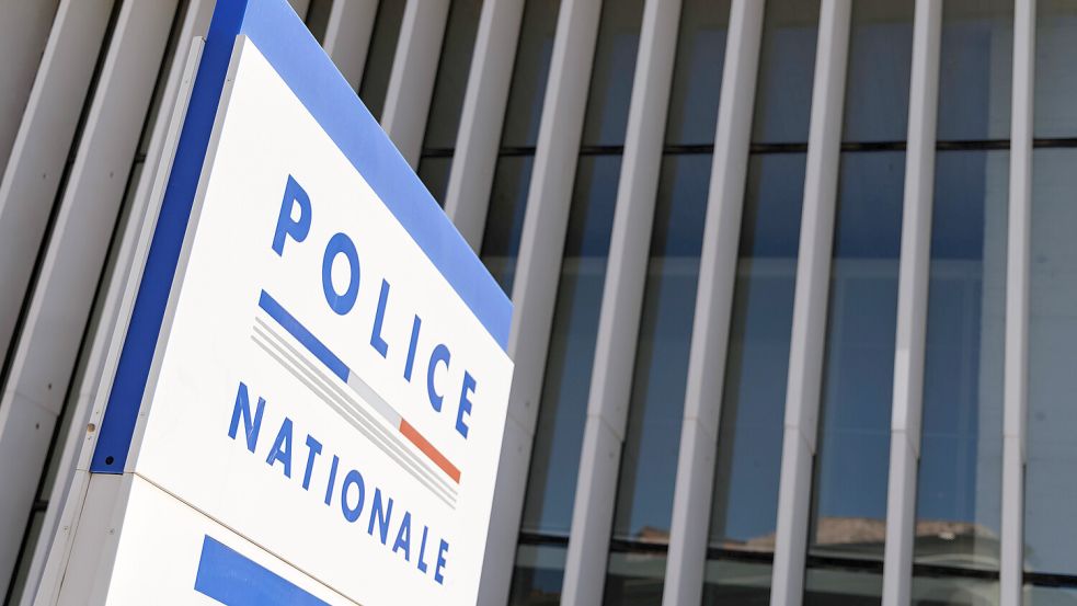 Nach dem tödlichen Angriff in den Pariser Vorstädten Trappes und La Verrière ermittelt die französische Anti-Terror-Staatsanwaltschaft. Ein 39-Jähriger befindet sich in Polizeigewahrsam. Foto: IMAGO/David Ebener / fototronik.de