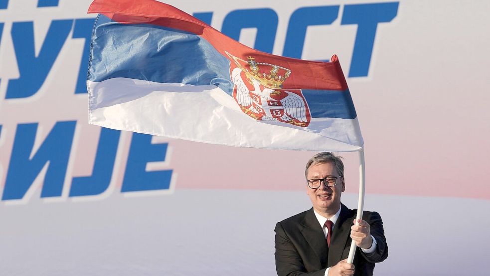 Der Populist Vucic liebäugelt mit Russland und China, dient sich aber auch westlichen Wirtschaftsinteressen an. (Archivbild)  Foto: Darko Vojinovic/AP/dpa
