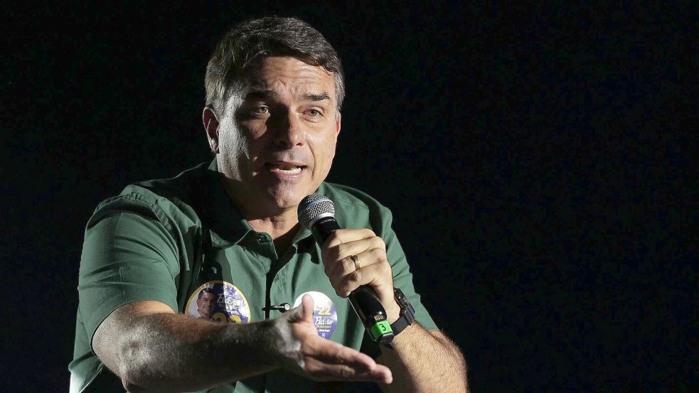 Flávio Bolsonaro will die Stichwahl ums Präsidentenamt annullieren lassen. Foto: Ettore Chiereguini/AP/dpa